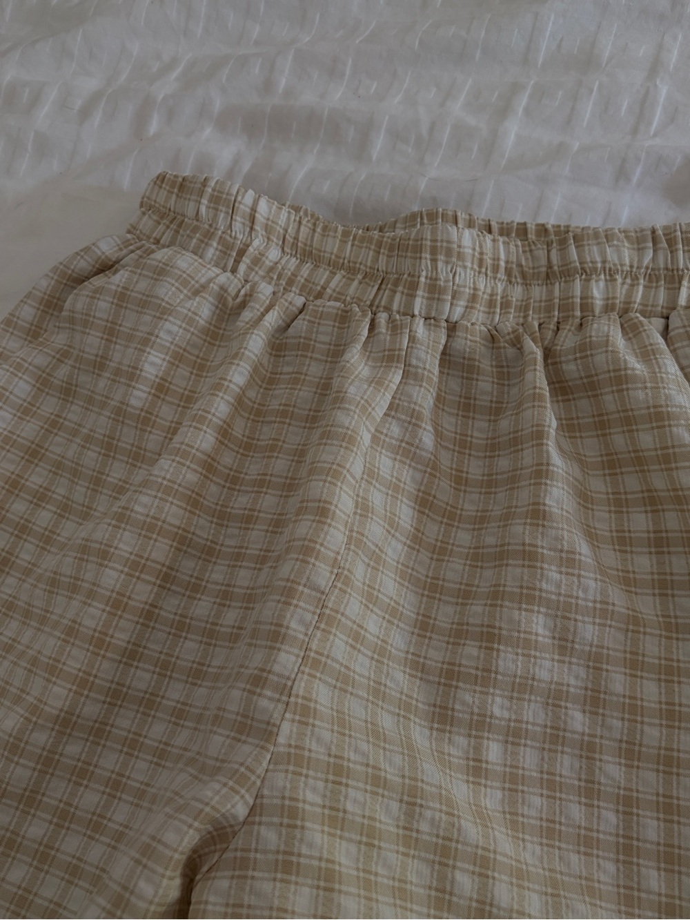 Lightweight Plaid Gingham Elastic-Waist Shorts in Light Beige - Picture 2 of 7